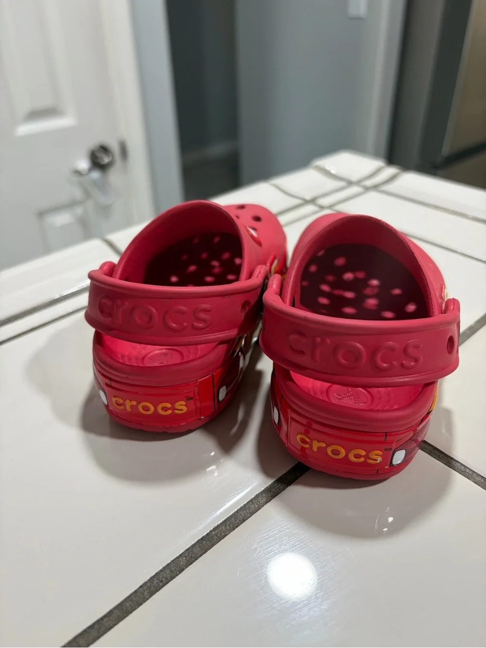 CROCS bright red